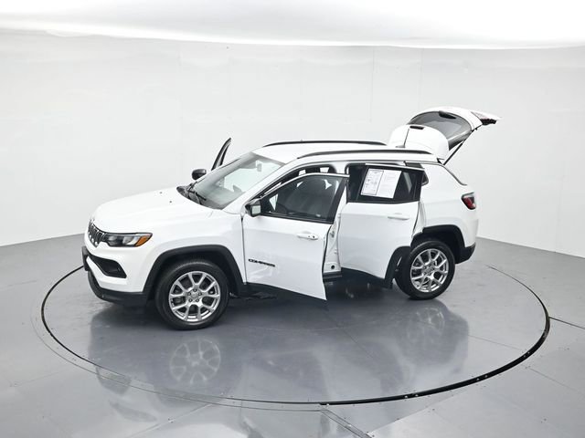 Used 2023 Jeep Compass Latitude AWD/4WD image 46