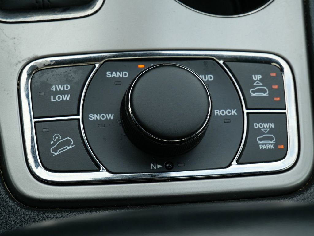 Used 2021 Jeep Grand Cherokee High Altitude AWD/4WD image 17