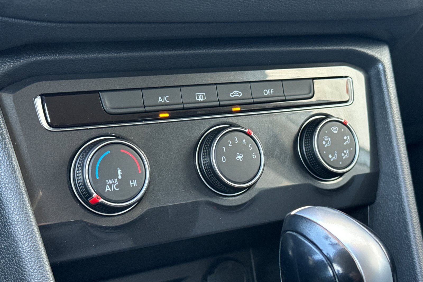 Used 2021 Volkswagen Tiguan S image 22