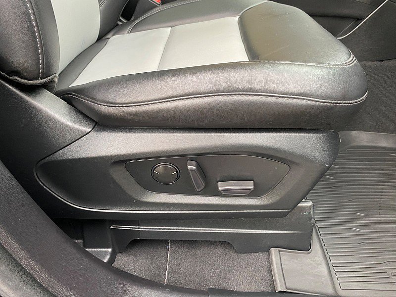 Certified 2022 Ford Explorer XLT w/ Equipment Group 202A image 33