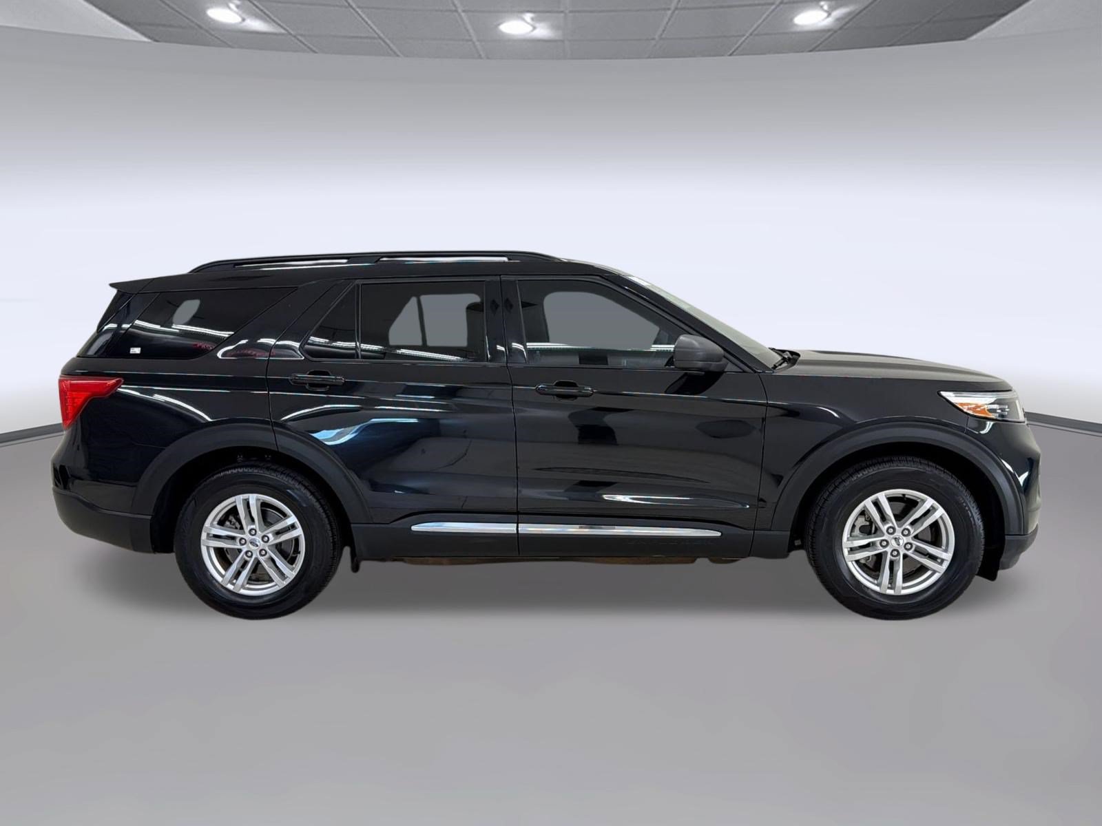 Certified 2022 Ford Explorer XLT RWD image 8