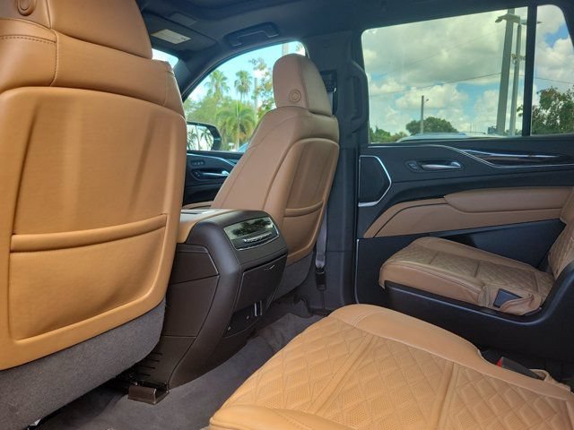 Used 2023 Cadillac Escalade Premium Luxury w/ LPO, Radiant Package AWD/4WD image 17