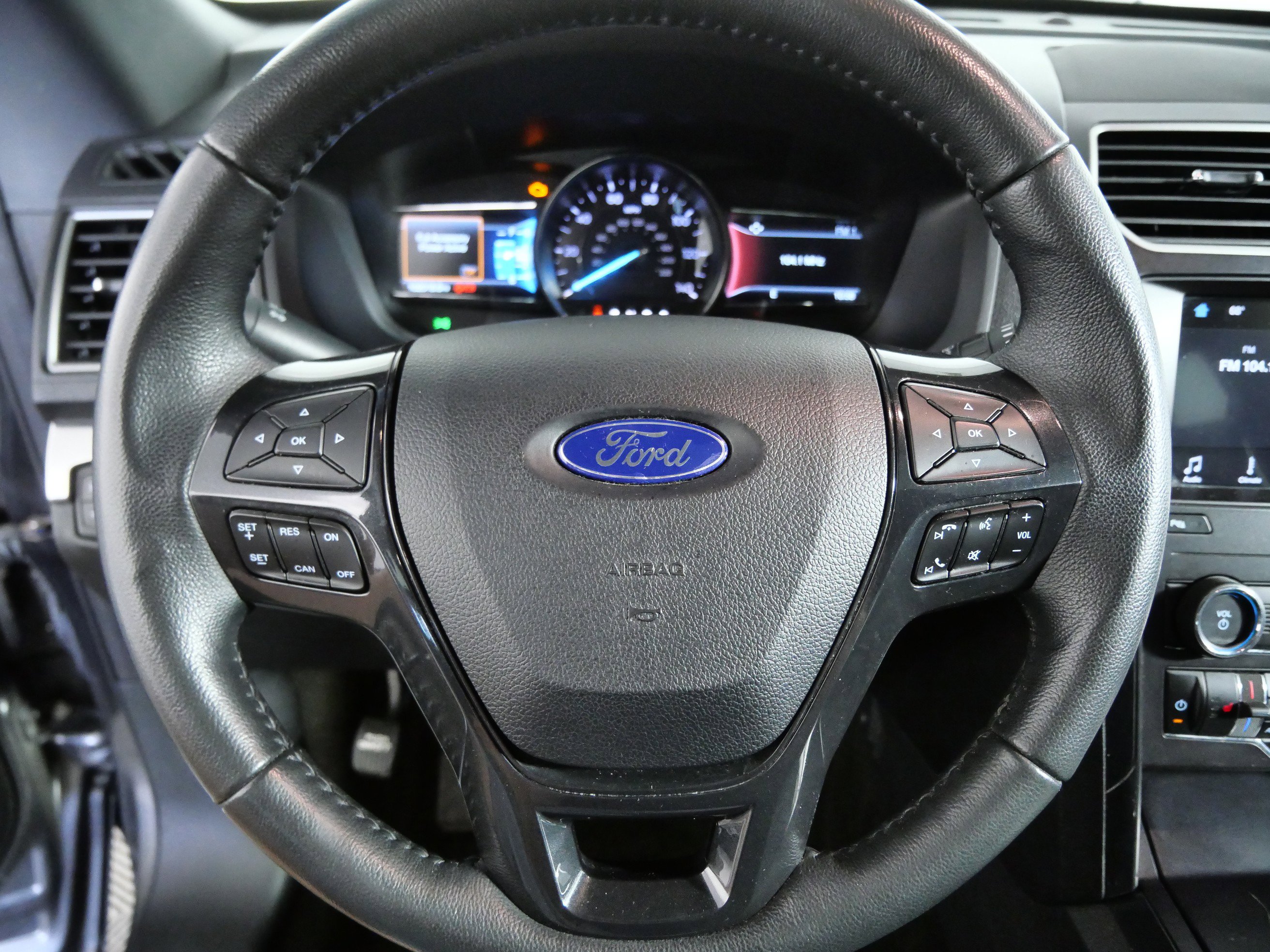 Certified 2018 Ford Explorer XLT w/ Equipment Group 202A AWD/4WD image 20