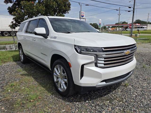 Used 2024 Chevrolet Suburban High Country w/ Premium Package RWD image 2