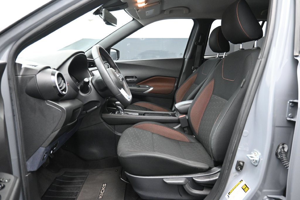 Used 2022 Nissan Kicks SR w/ Interior Electronics Package FWD image 13