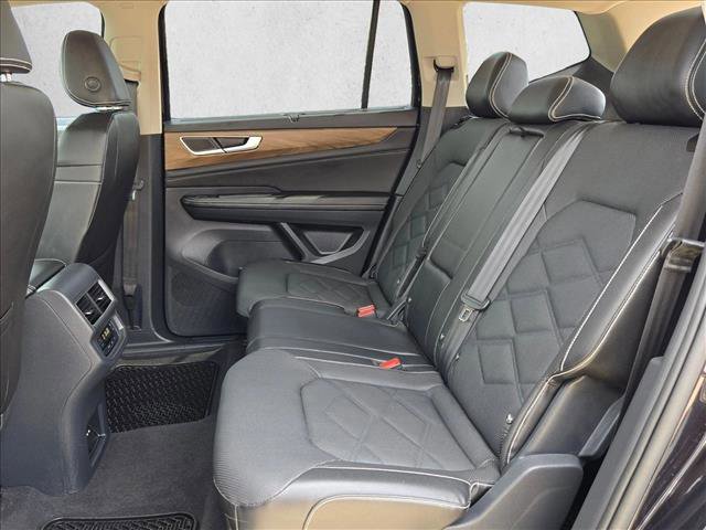 Used 2024 Volkswagen Atlas SE w/ Black Wheel Package FWD image 19