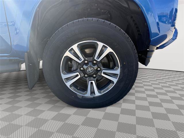 Used 2018 Toyota Tacoma TRD Sport AWD/4WD image 12
