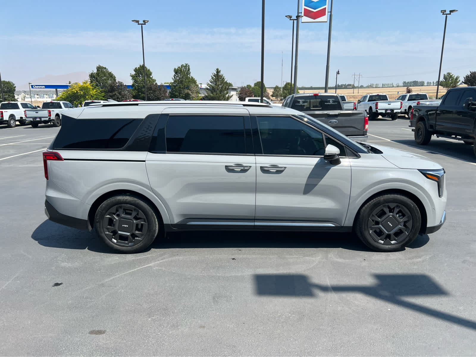 Used 2025 Kia Carnival SX FWD image 6