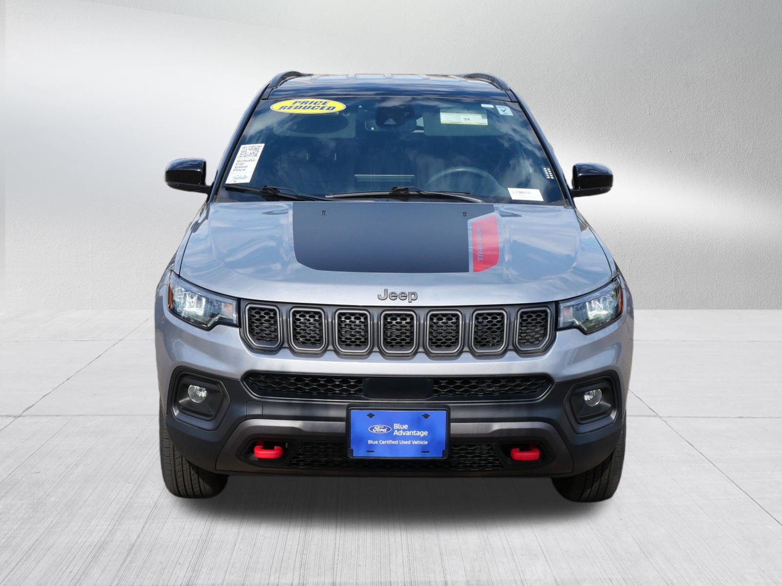 Used 2023 Jeep Compass Trailhawk AWD/4WD image 2
