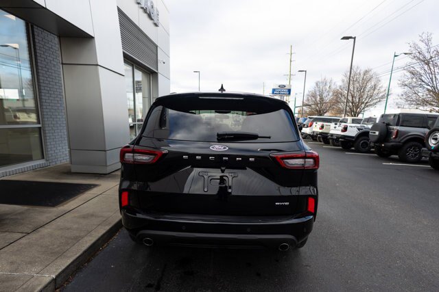 Certified 2025 Ford Escape ST-Line Elite w/ Premium Technology Package AWD/4WD image 4