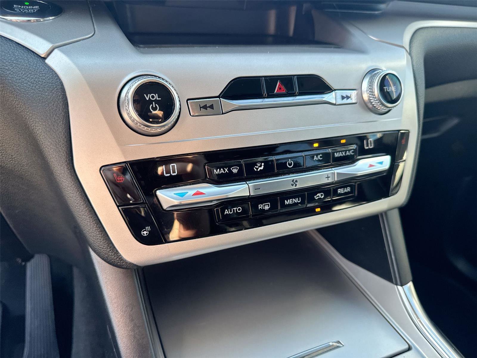 Certified 2021 Ford Explorer XLT w/ Equipment Group 202A image 18