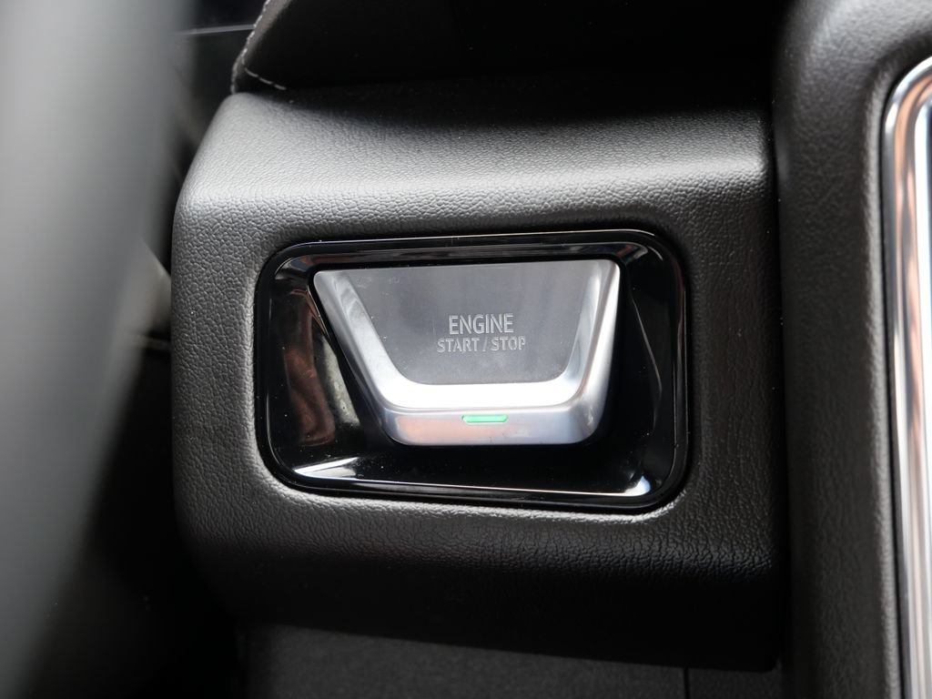 Used 2025 GMC Yukon XL Denali AWD/4WD image 37