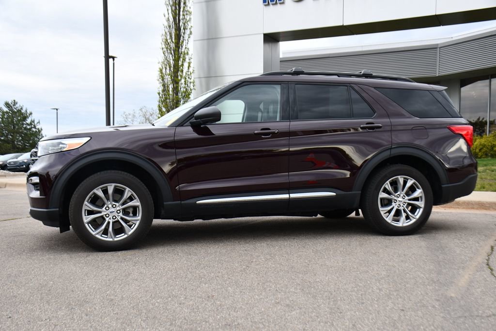 Certified 2023 Ford Explorer XLT w/ Equipment Group 202A AWD/4WD image 2