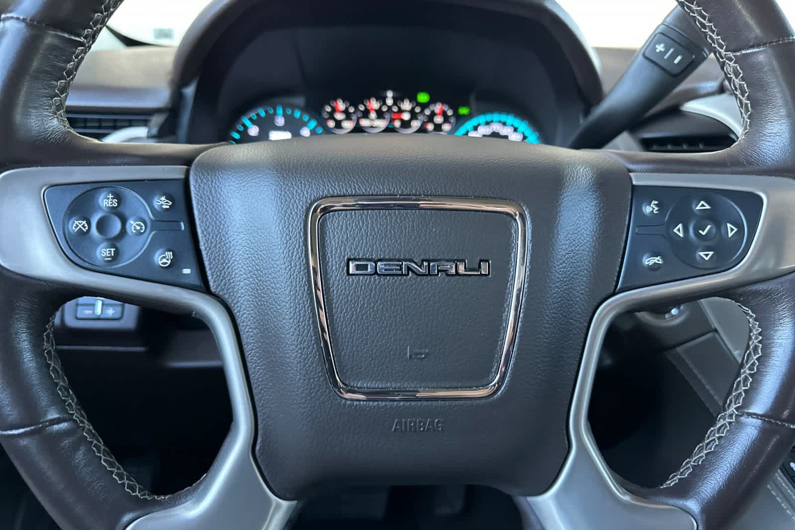 Used 2020 GMC Yukon Denali AWD/4WD image 24