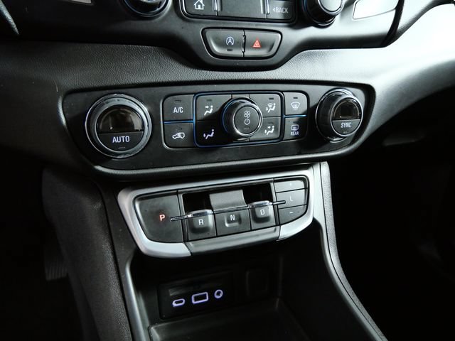 Used 2024 GMC Terrain SLT AWD/4WD image 19