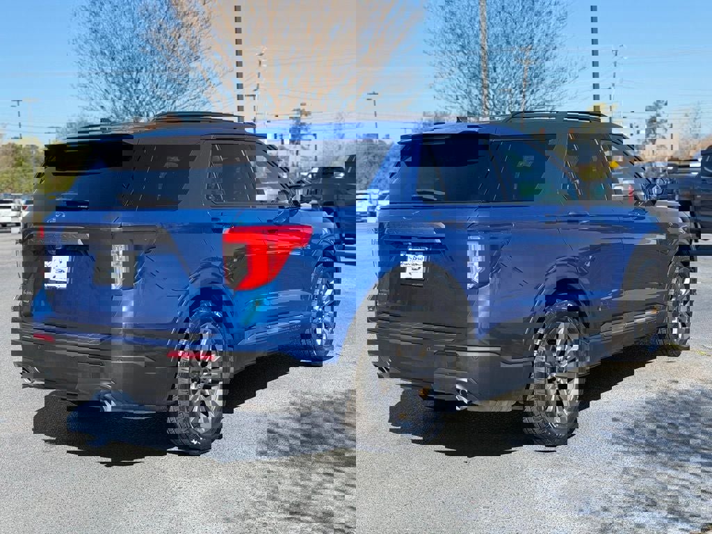 Certified 2022 Ford Explorer XLT w/ Equipment Group 202A image 5