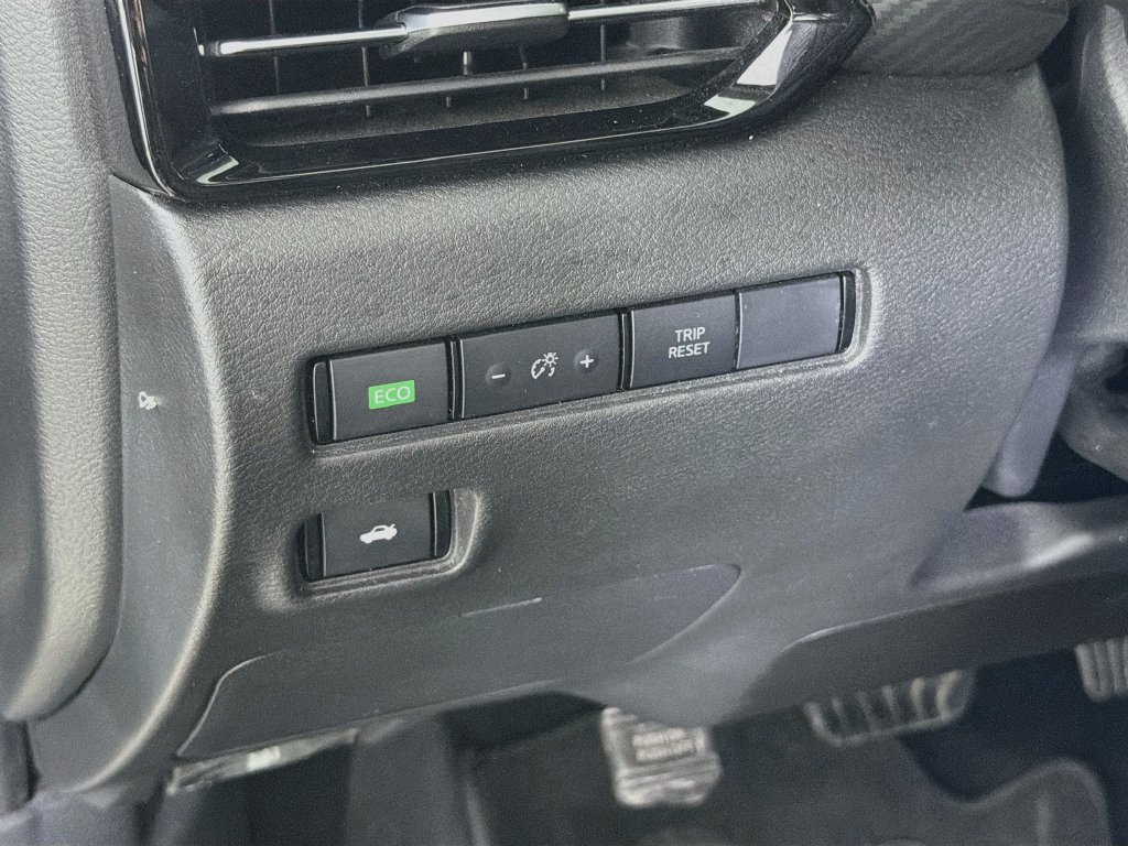 Used 2025 Nissan Sentra SR w/ Midnight Edition FWD image 13