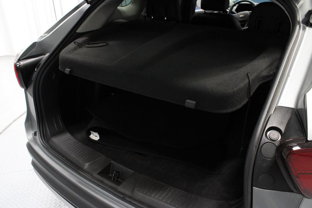 Used 2025 Chevrolet Trax LT FWD image 19