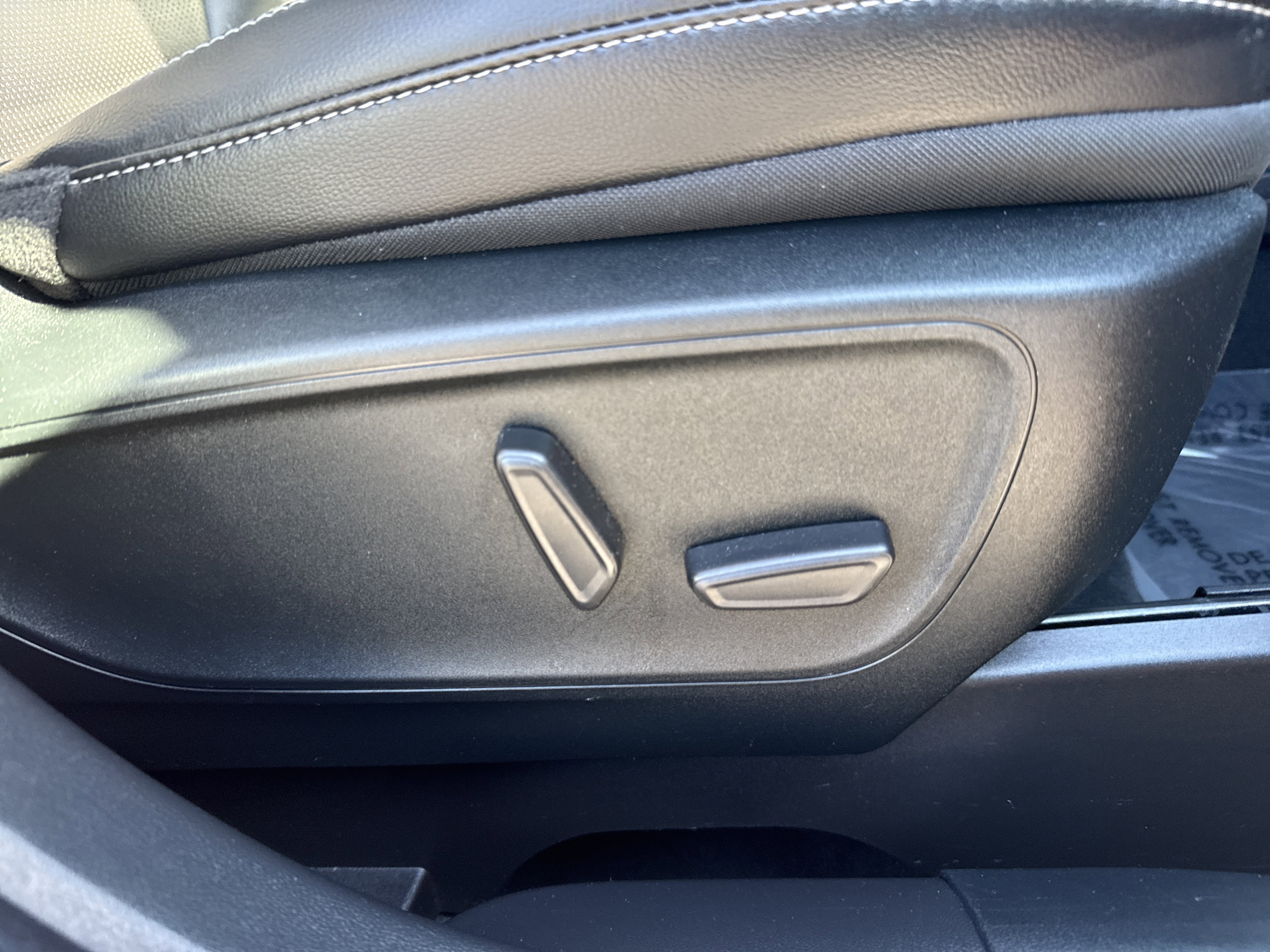 Certified 2022 Ford Escape Titanium image 30