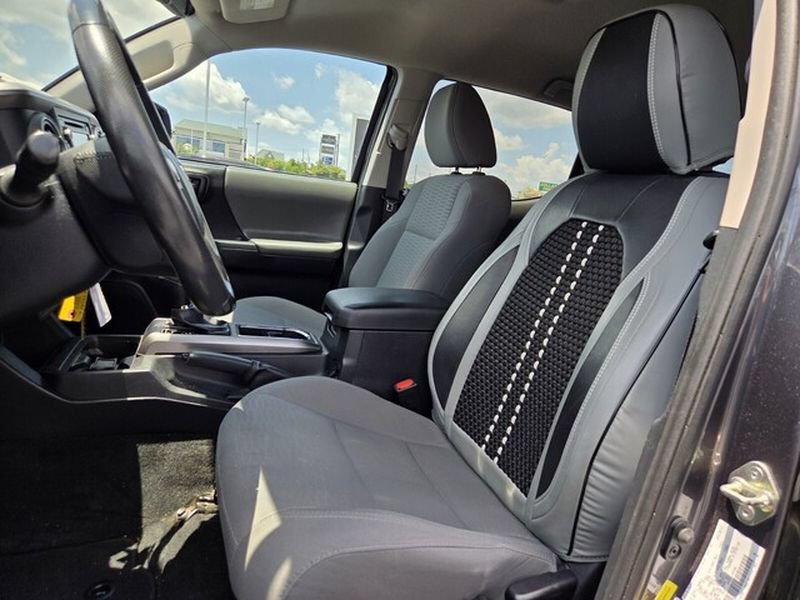 Used 2017 Toyota Tacoma SR5 w/ Tow Package AWD/4WD image 9