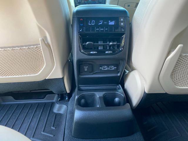 Used 2024 Jeep Grand Cherokee L Limited AWD/4WD image 32