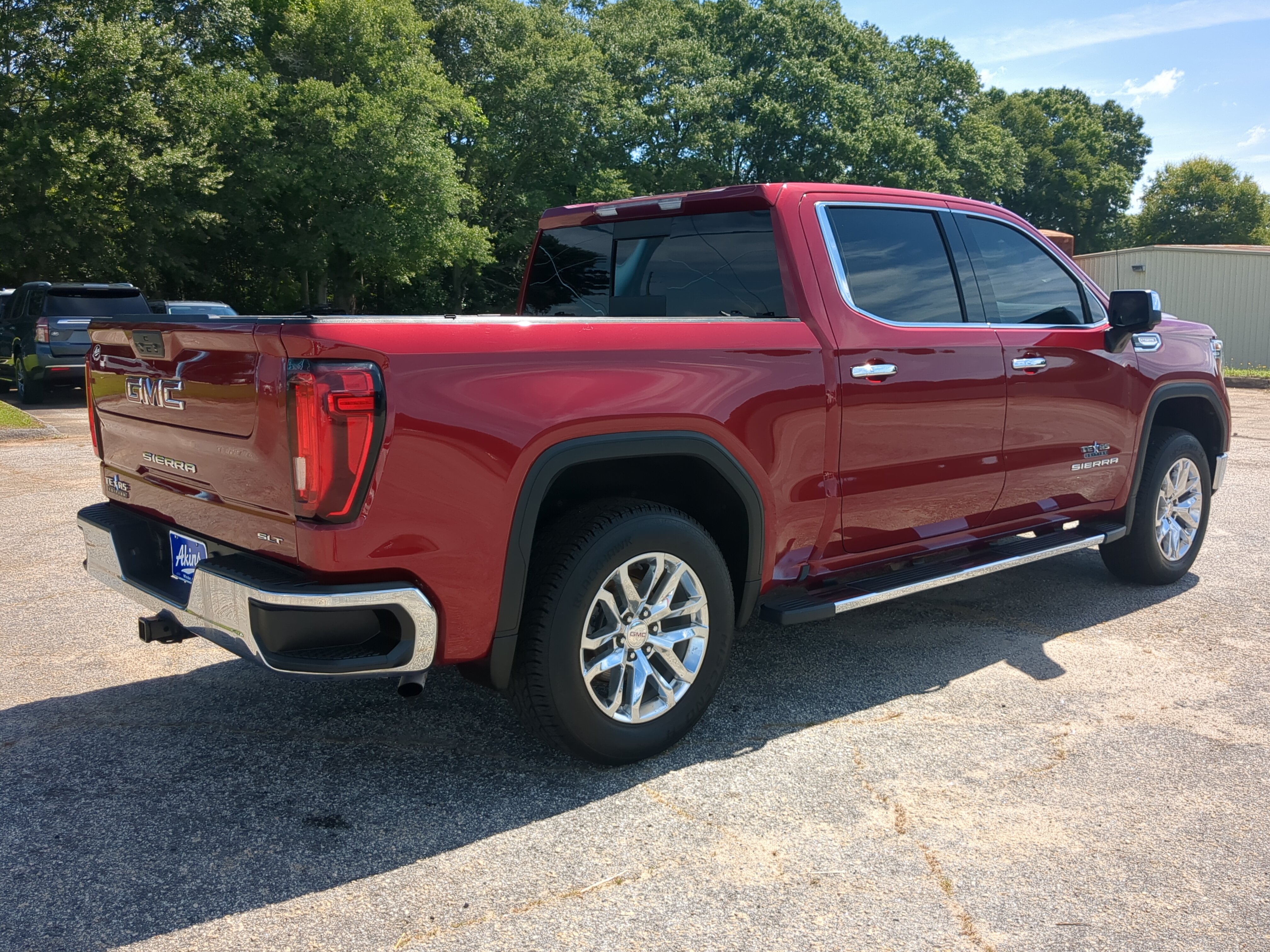 Used 2020 GMC Sierra 1500 SLT RWD image 3