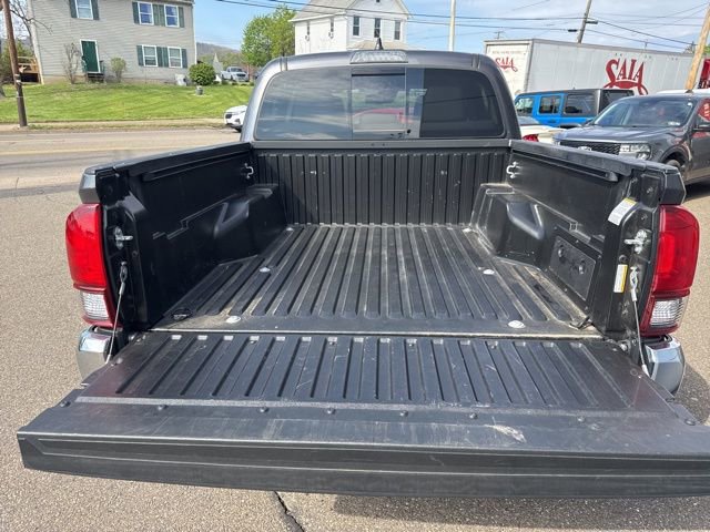 Used 2023 Toyota Tacoma SR5 AWD/4WD image 39
