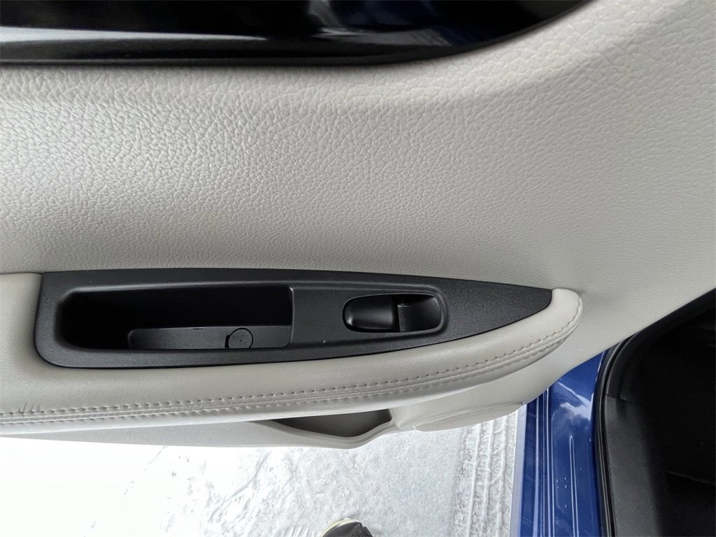 Used 2022 Nissan Rogue Sport SL image 24