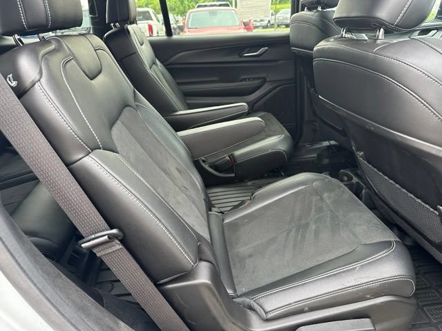 Used 2025 Jeep Grand Cherokee L Altitude AWD/4WD image 12