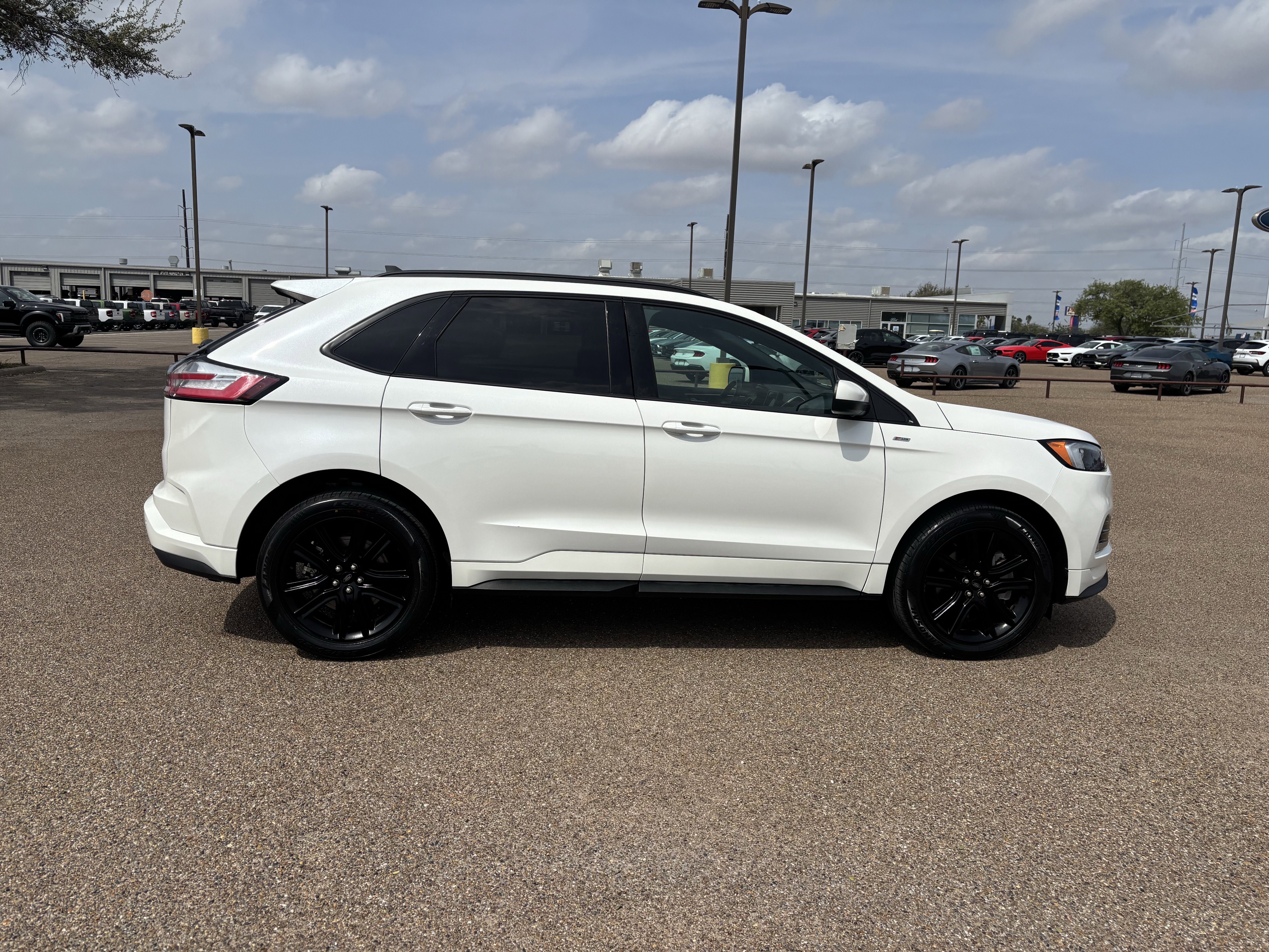 Certified 2024 Ford Edge ST-Line AWD/4WD image 4