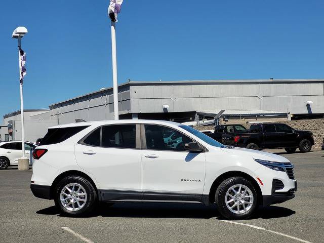 Used 2022 Chevrolet Equinox LS w/ LS Convenience Package AWD/4WD image 3