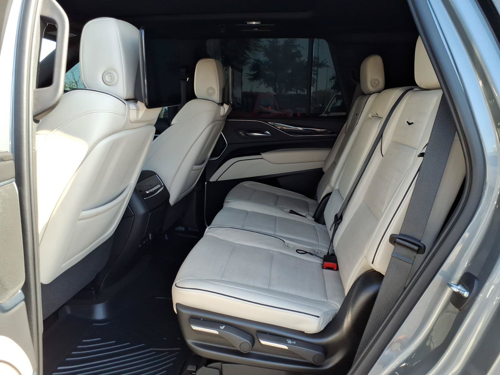Used 2021 Cadillac Escalade Sport w/ Driver Assist Tech Package AWD/4WD image 15