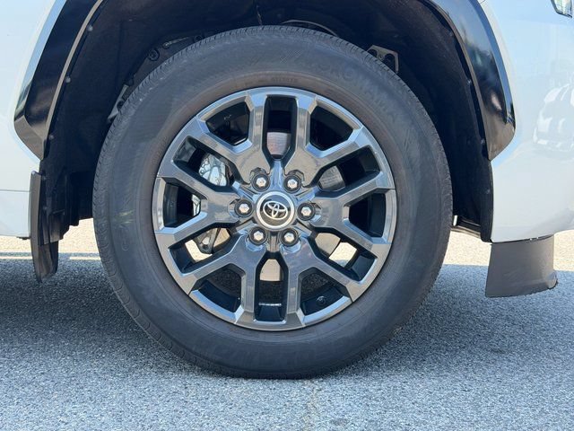 Used 2023 Toyota Sequoia Platinum AWD/4WD image 29