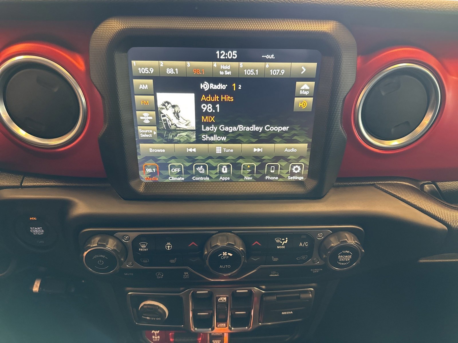 Used 2022 Jeep Gladiator Rubicon w/ Cold Weather Group image 12