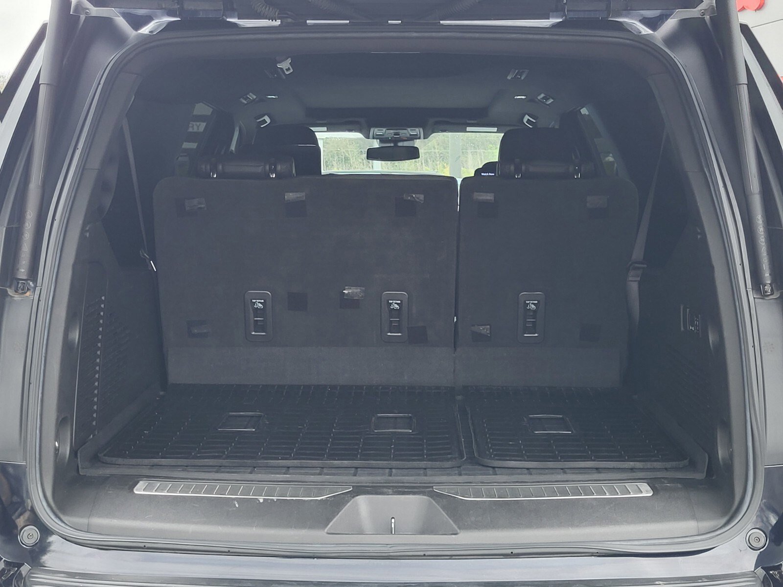 Used 2023 Chevrolet Suburban Z71 w/ Luxury Package image 32