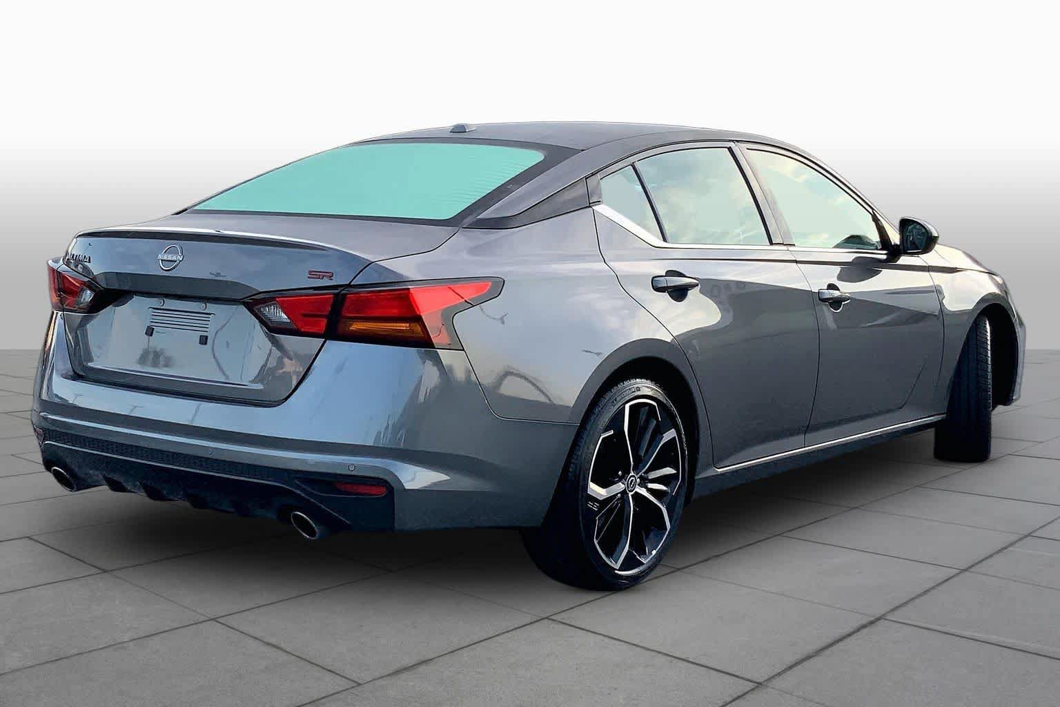 Used 2024 Nissan Altima 2.5 SR FWD image 12