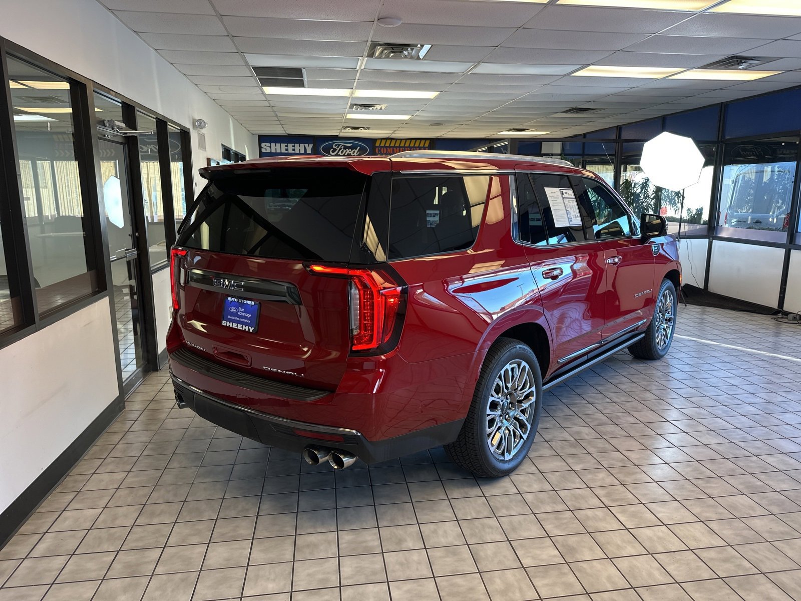 Used 2024 GMC Yukon Denali Ultimate w/ LPO, Floor Liner Package image 8