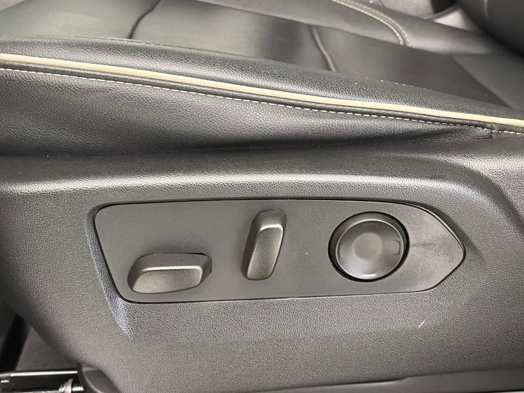 Used 2023 Chevrolet Tahoe Premier w/ Advanced Technology Package image 27