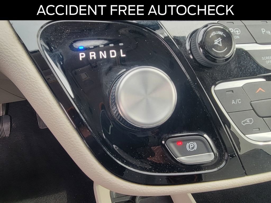 Used 2017 Chrysler Pacifica Limited image 25