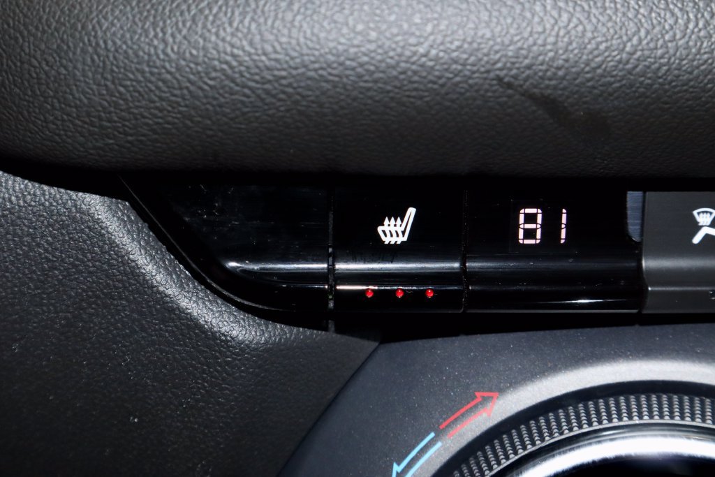 Used 2025 Chevrolet Blazer LT FWD image 4