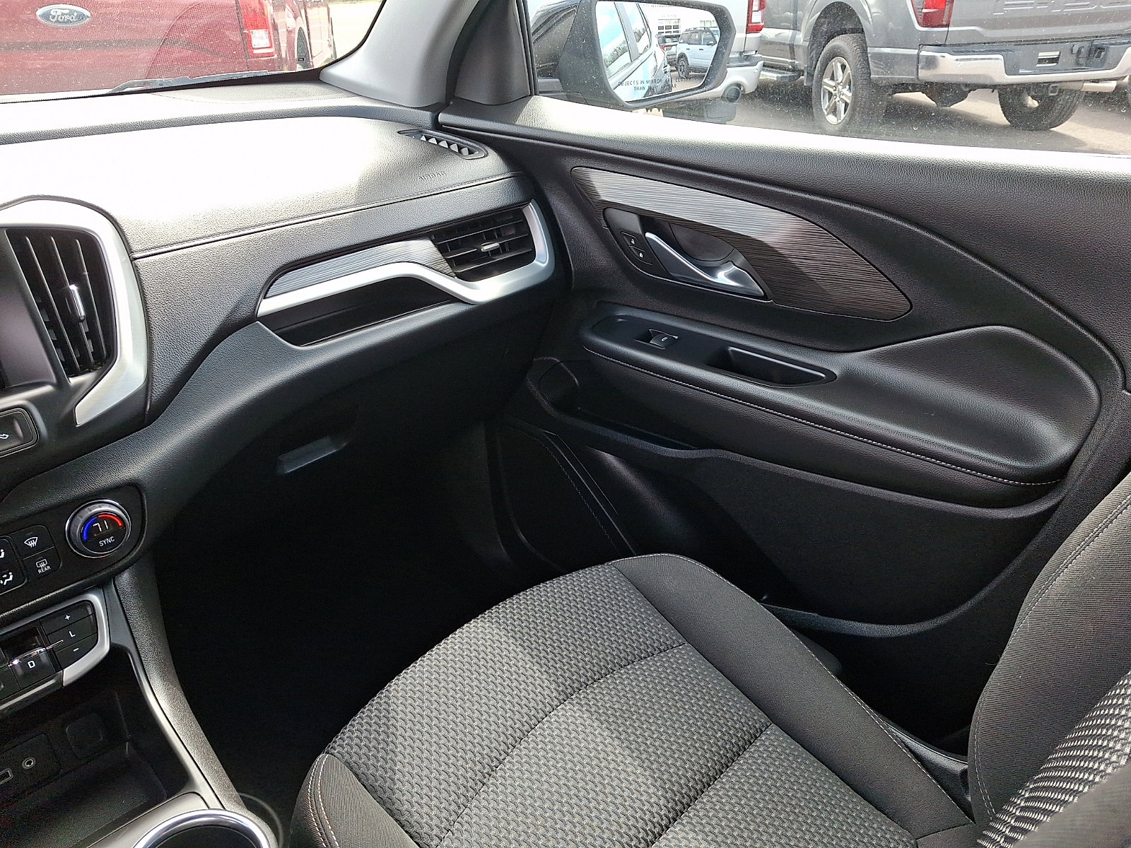 Used 2023 GMC Terrain SLE w/ Driver Convenience Package image 16