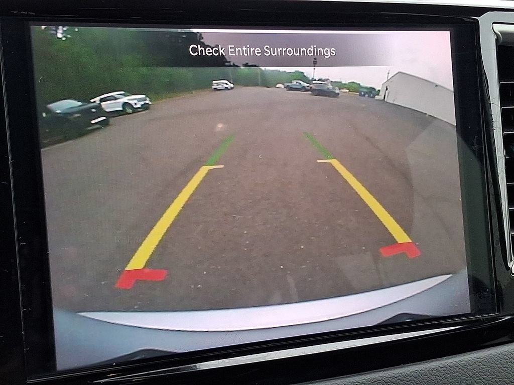 Used 2024 Chrysler Pacifica Touring-L FWD image 4