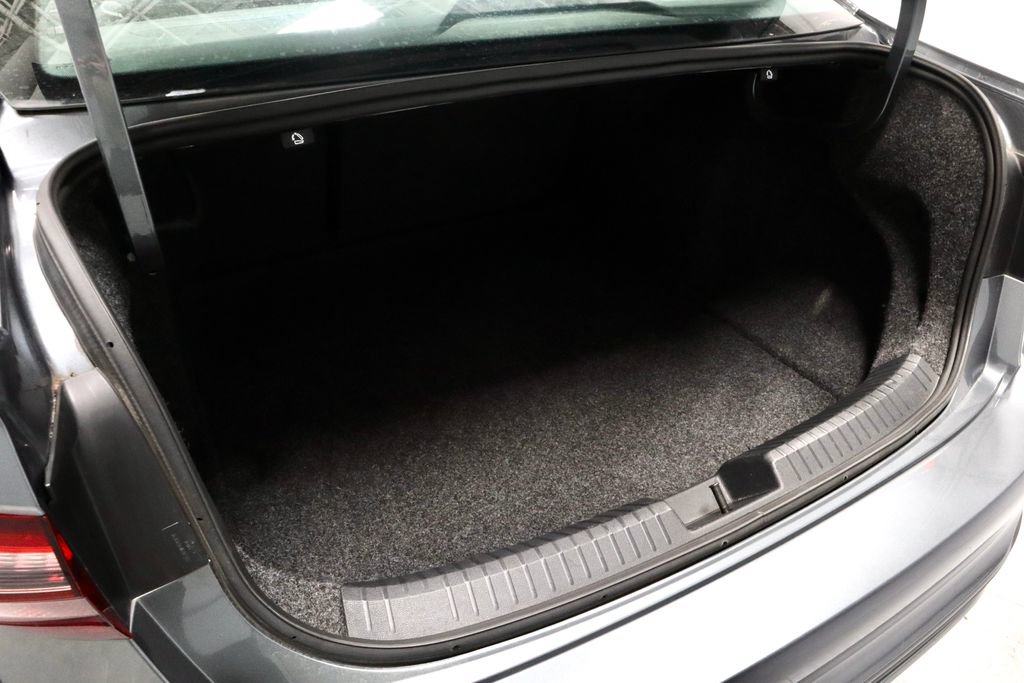 Used 2025 Volkswagen Jetta SE FWD image 15