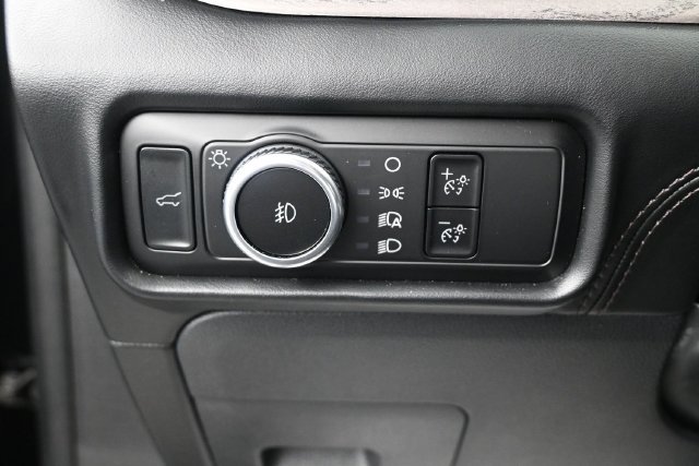 Certified 2024 Ford Explorer Platinum w/ Technology Package AWD/4WD image 8