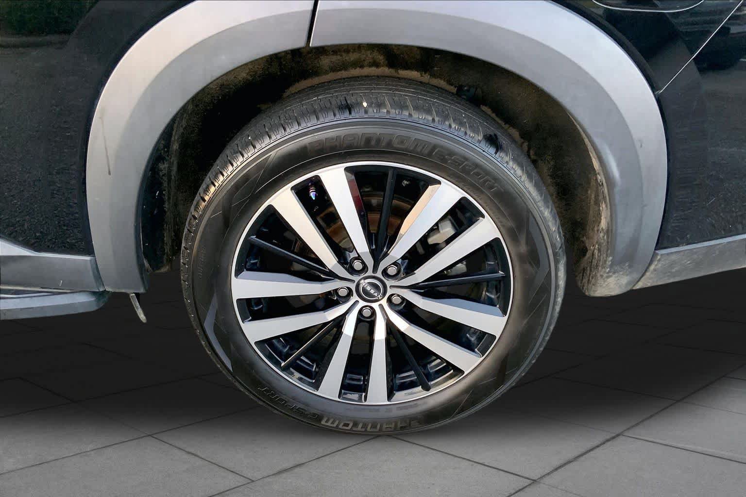 Used 2023 Nissan Pathfinder Platinum AWD/4WD image 10