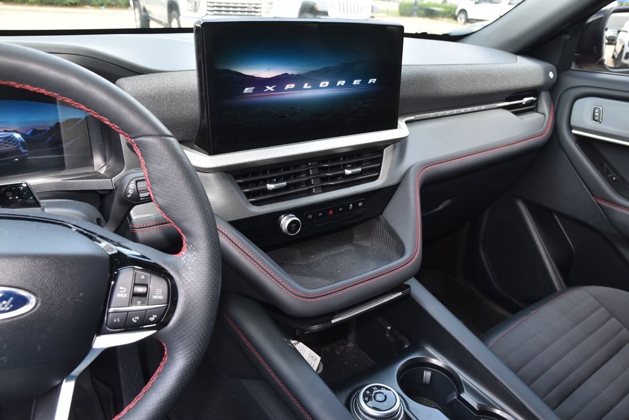 Certified 2025 Ford Explorer ST-Line RWD image 8