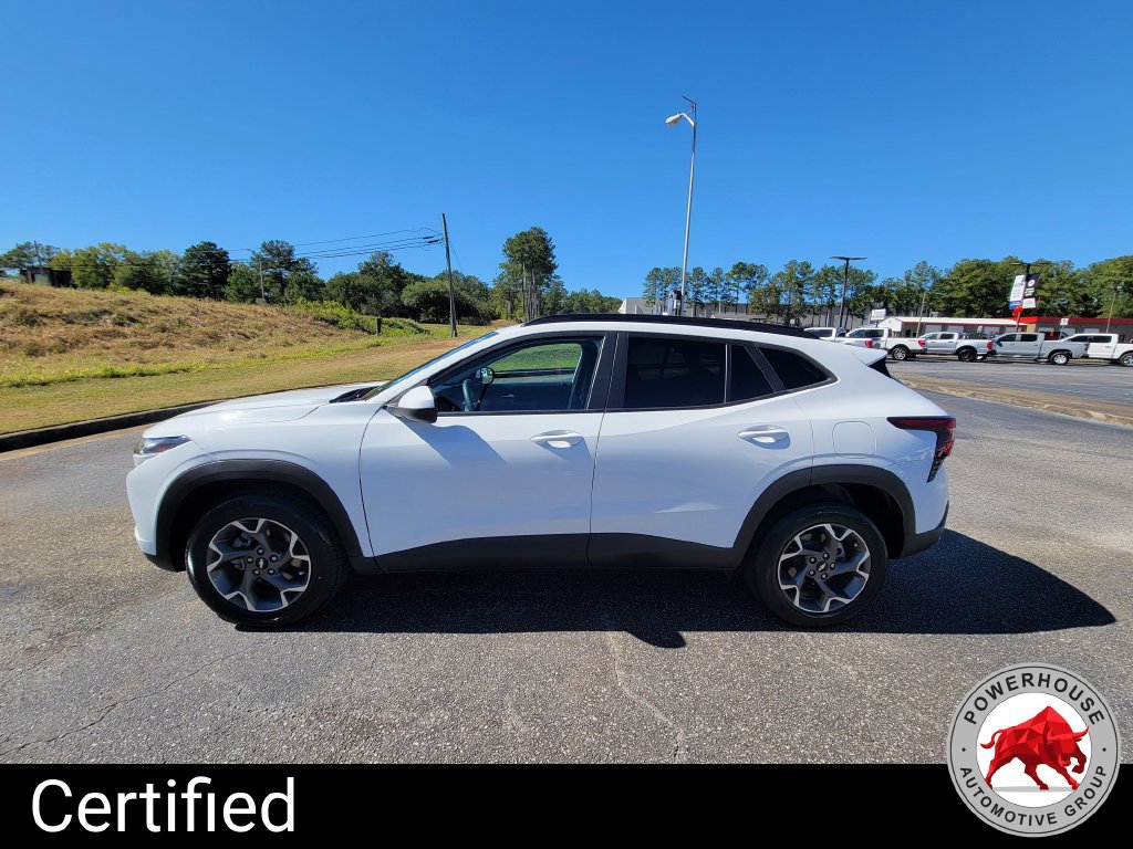 Used 2024 Chevrolet Trax LT FWD image 2