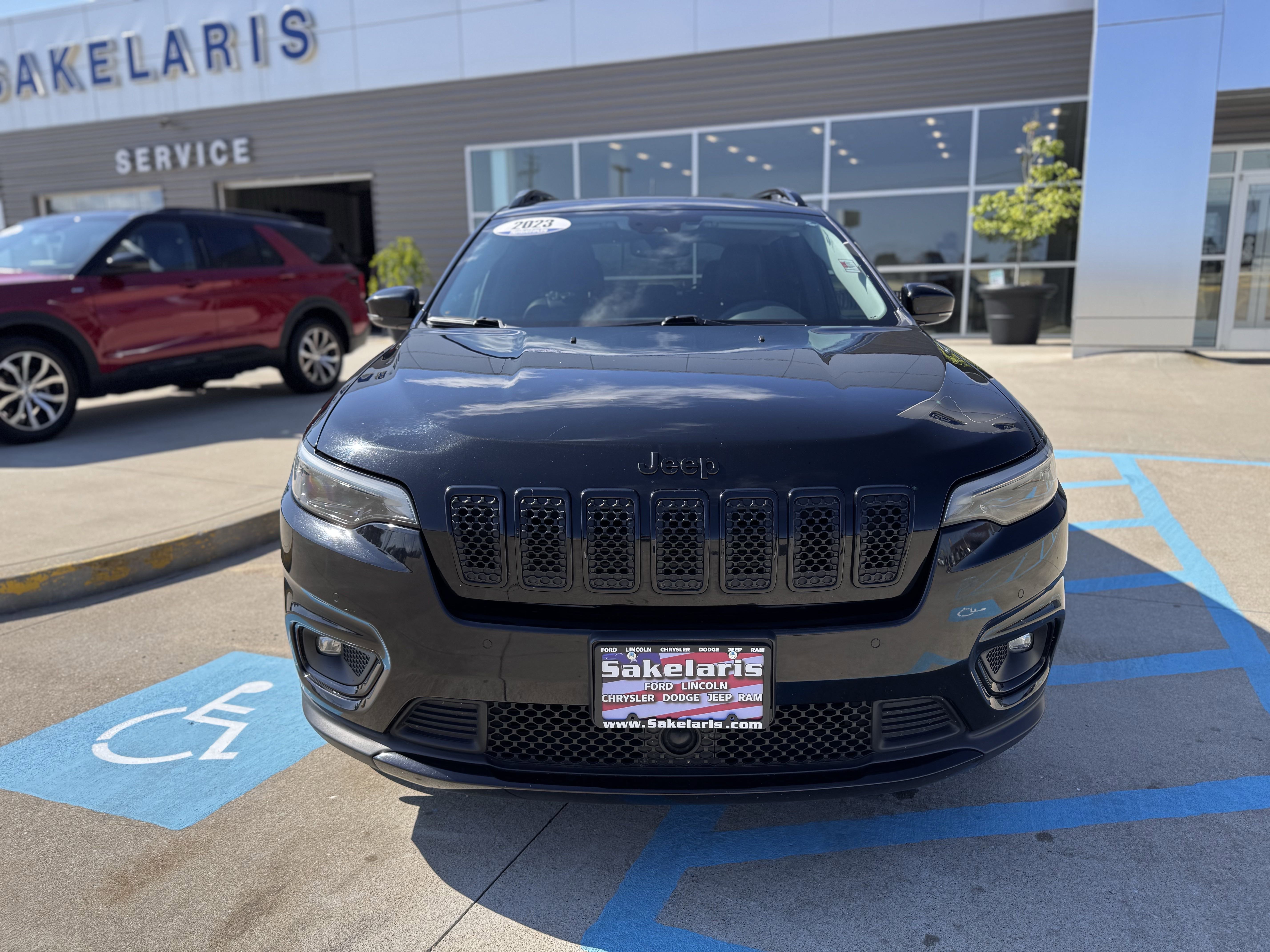 Used 2023 Jeep Cherokee Altitude Lux image 2