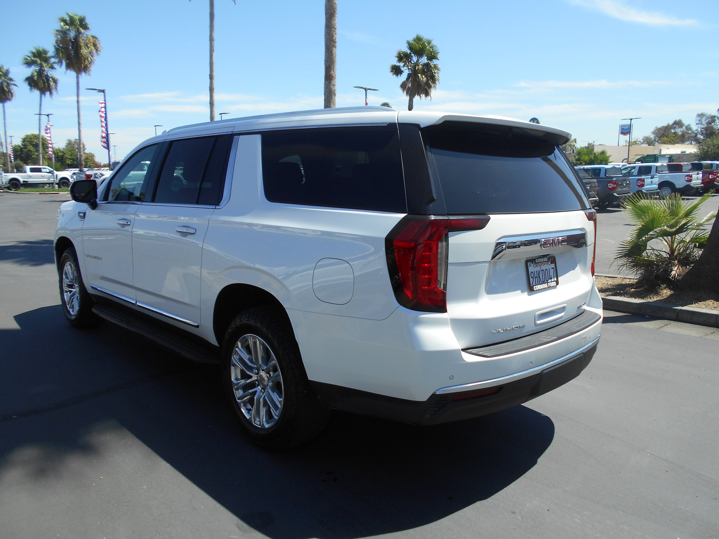 Used 2023 GMC Yukon XL SLT AWD/4WD image 6