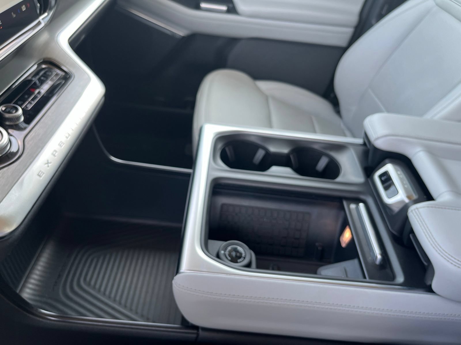 Certified 2025 Ford Expedition Platinum AWD/4WD image 32